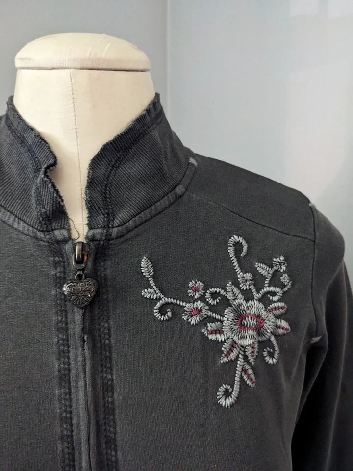 Chaqueta VERTIGO PARIS Floral Bordada Adornada Envejecida Cremallera Gris PEQUEÑA Foto 4 de 4