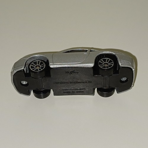 Maisto Porsche 911 Carrera 4S Silver 1:64 Scale Diecast Model Car - Picture 5 of 5