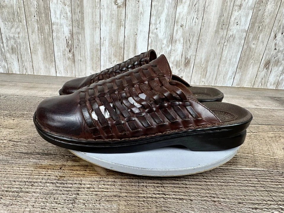 Sandalias Mules Faded Glory Riley 2 para mujer de cuero marrón tejido talla 7M Foto 2 de 4