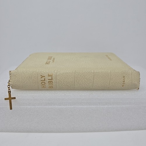 Holy Bible KJV Self-pronouncing Edition Illustrated: World Publishing Leather - Imagen 2 de 15