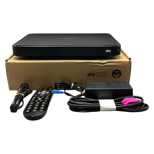 Humax ESd-160C Sky Q Kabel Receiver 1TB Festplatte Fernbedienung Ultra HD Hevc - Bild 2 von 20