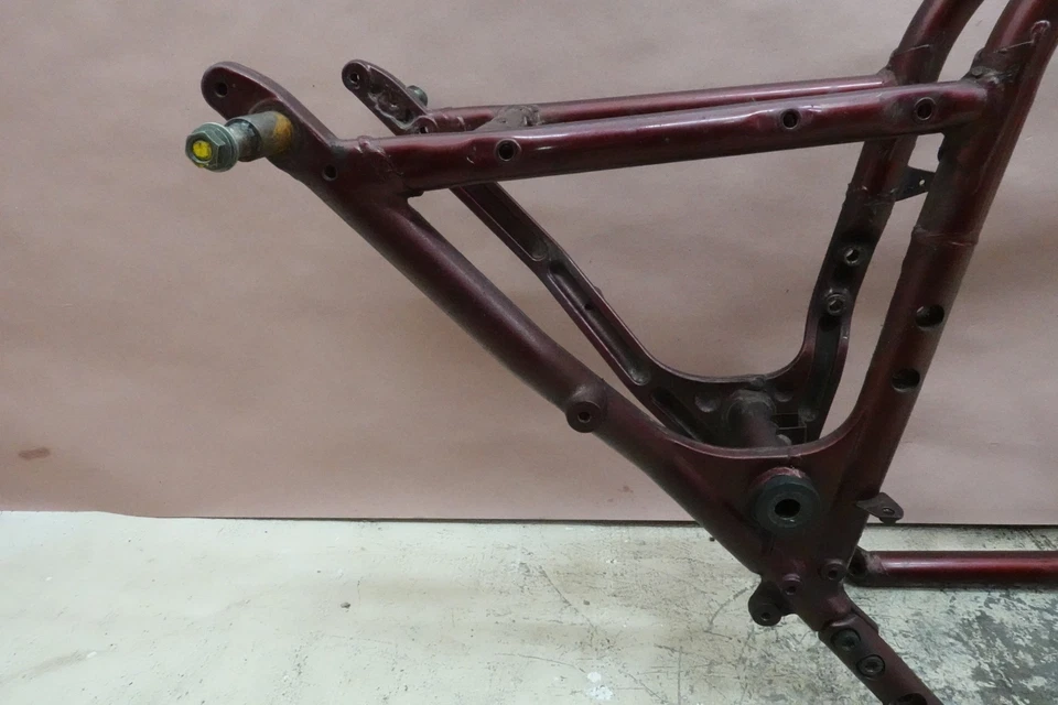 Chasis cuadro principal Suzuki Intruder 1400 VS VS1400 1987-2005 Foto 4 de 4