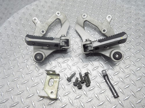 93-98 Suzuki GSXR 1100 W GSXR1100 1995 pasajero trasero izquierdo derecho reposapiés