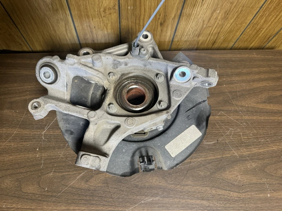 Dodge Challenger 2019-2023 tracción trasera eje lateral derecho nudillo y cubo de rueda OEM Foto 2 de 3