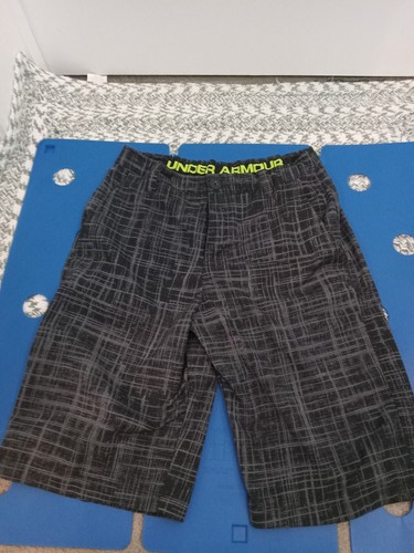 Under Armour Match Play Shorts Boys Size Large Black Plaid Adjustable Waist Pock