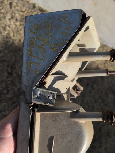 1979 1980 CHEVROLET MONTE CARLO TAIL LIGHT RIGHT SIDE ASSEMBLY - Picture 12 of 14