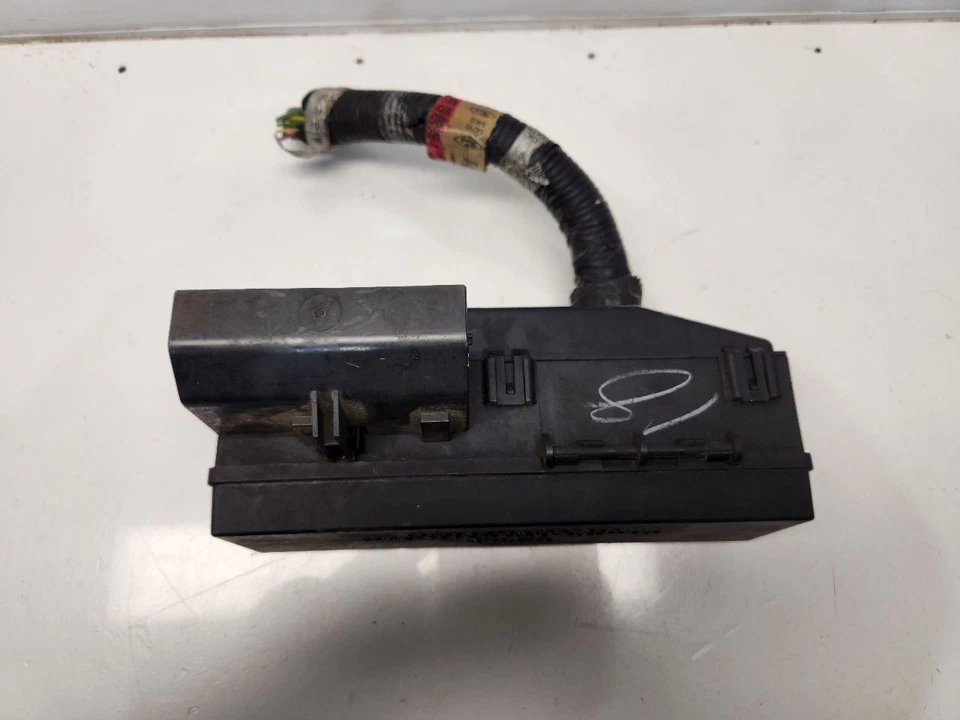 Коробка предохранителей под капотом 1999 Ford Ranger (3,0 л/AT) - Изображение 2 из 4