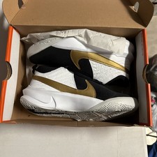Nike Team Hustle D 10 (Big Kid),Black/Metallic Gold/White, 6y Big Kid Shoes NEW