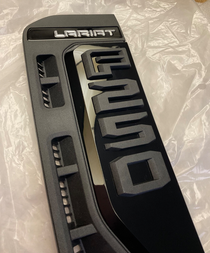 Ford F-250 SD Lariat LH 2023 2024 2025 emblema guardabarros negro - Imagen 10 de 12