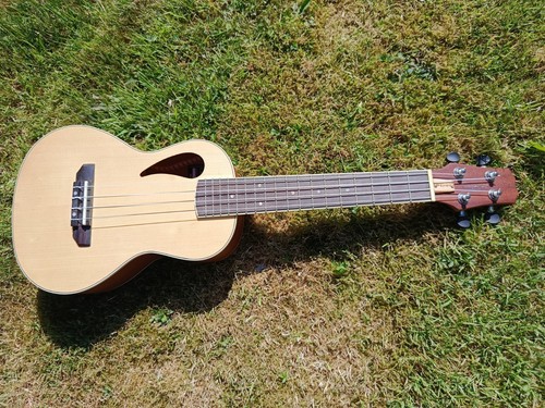 Peavey Concert Ukulele - Picture 5 of 12