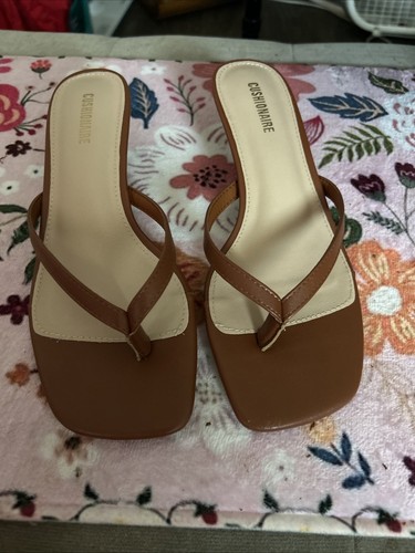 Cushionaire Madrid Damen-Riemchensandalen Pfennigabsatz + Memory Foam, breit