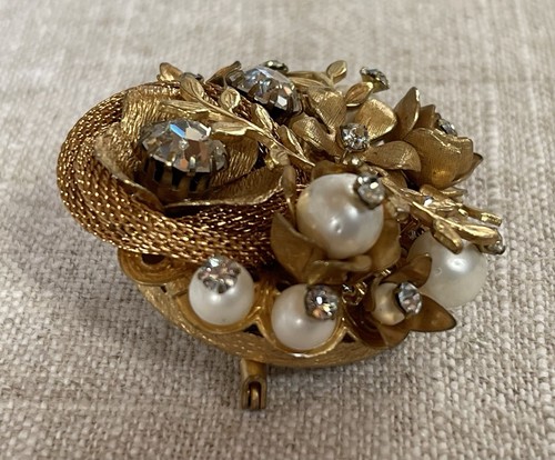 Vtg Miriam Haskell Gold Tone Rope Twist Layered Faux Pearl Rhinestone Brooch Pin - Picture 2 of 6