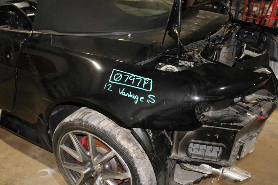 11-17 Aston Martin Vantage Storm Black Convertible Driver Left LH Quarter Panel Foto 3 de 4