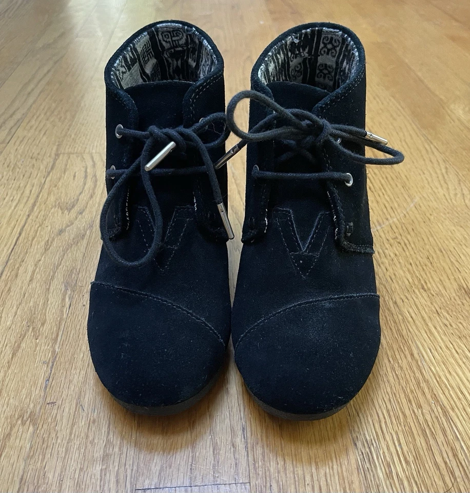 Botines TOMS para mujer de gamuza negra con cuña de desierto con cordones talla 7,5 Foto 2 de 4