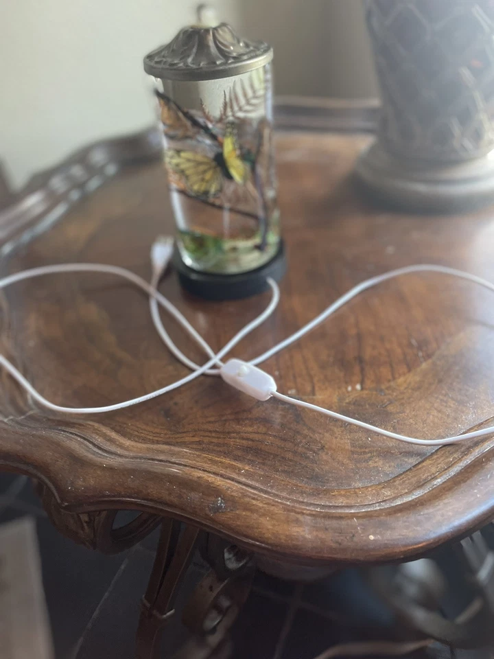 Lámpara vela aceite mariposa amarilla White River con base de madera iluminada luz nocturna Foto 2 de 4