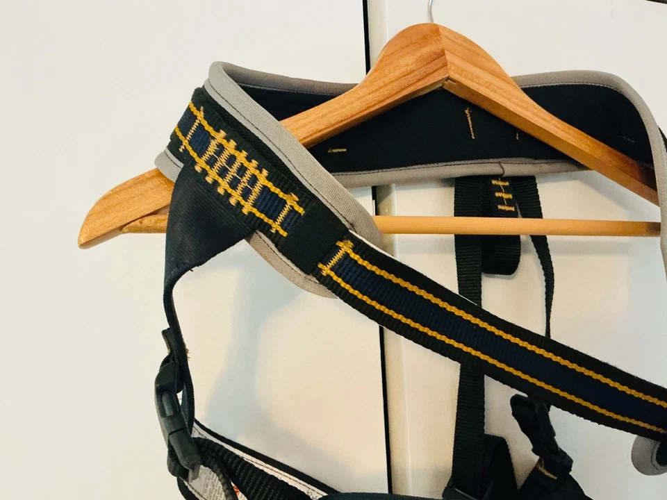 Arnés de escalada Misty Mountain mediano Foto 2 de 4