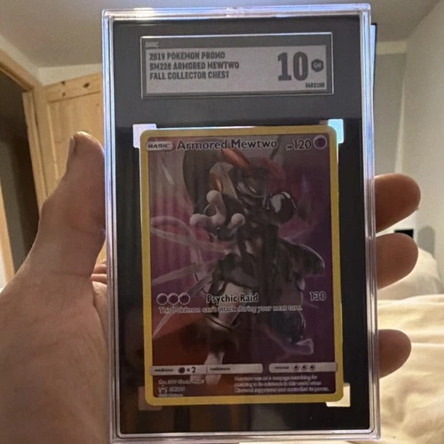 Pokémon 2019 Armored Mewtwo SM228 Promo Holo Fall Collector Chest SGC 10