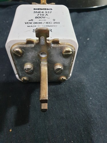 SIEMENS 3NE337 3NE4-337 FUSE 710A 800V WITH SLOTTED BLADE CONTACTS - Picture 3 of 3