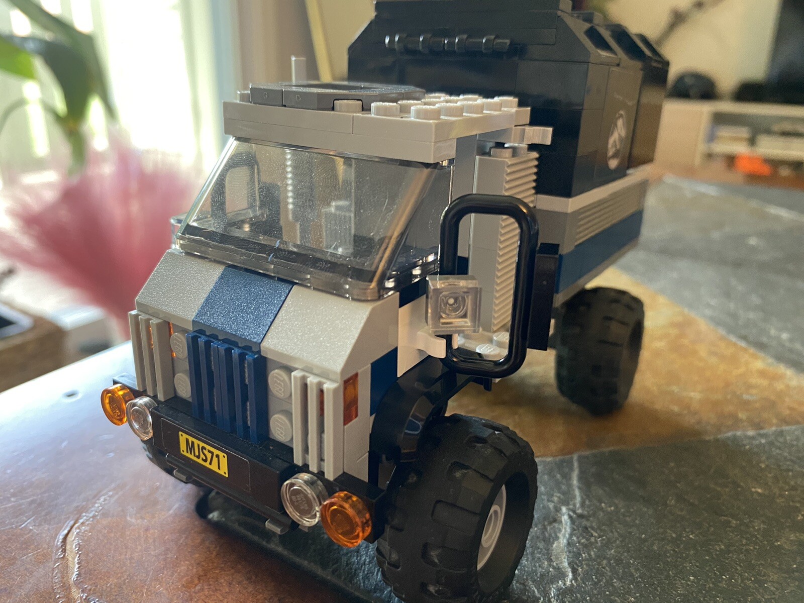 Picture 5 of 6