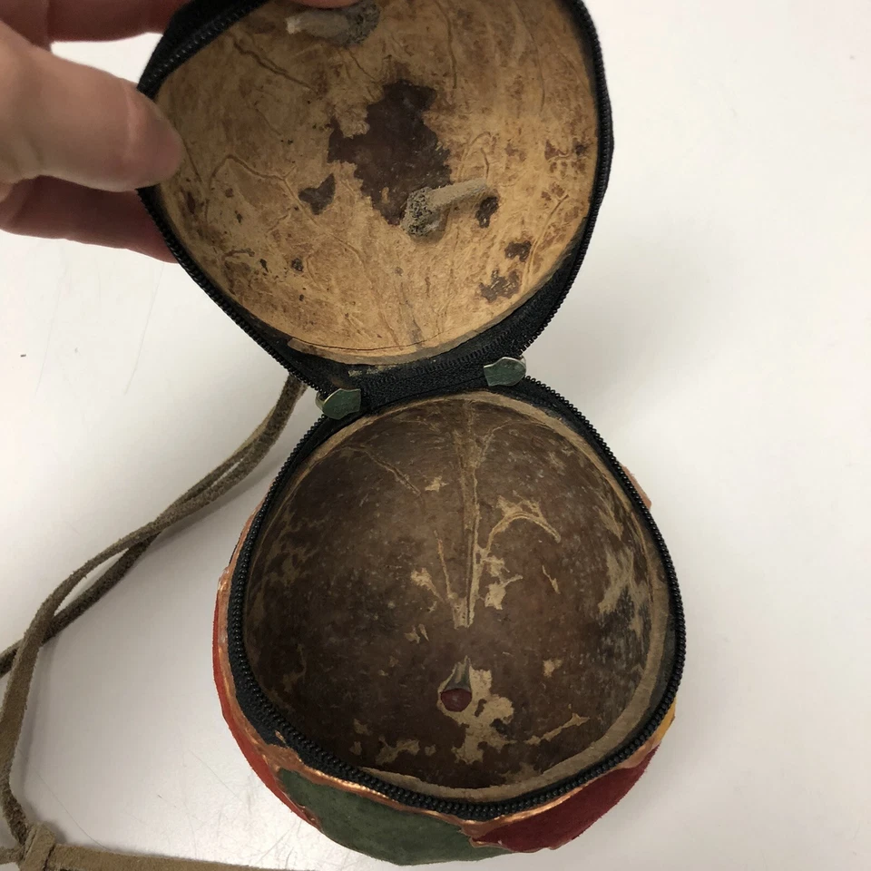 Cartera de Hombro TRIBAL AFRICANA TRIBAL Hecha a Mano de Colección Gamuza Cuero Concha de Coco Foto 2 de 4