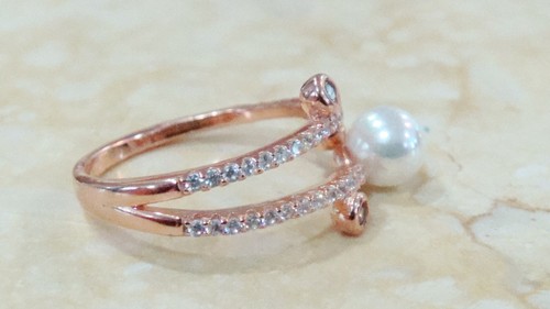 925 Sterling Silver Rose Gold Embraced Simulated Diamond Pearl Band Ring size 7 - Picture 3 of 6