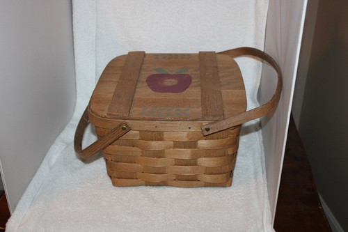 Basketville Apple Themed Picnic Basket with Removeable Insert - Picture 3 of 12