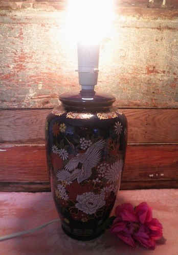 VINTAGE LAMP COBALT BLUE JAPAN CRANES FLORAL 27.5CM WORKS BEDSIDE TABLE LAMP VG - Picture 3 of 8