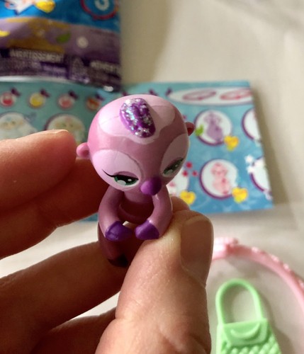 Fingerlings Mini Serie 1 Legendario Perezoso Puro Brillo Margen Fingerling WowWee - Imagen 3 de 9