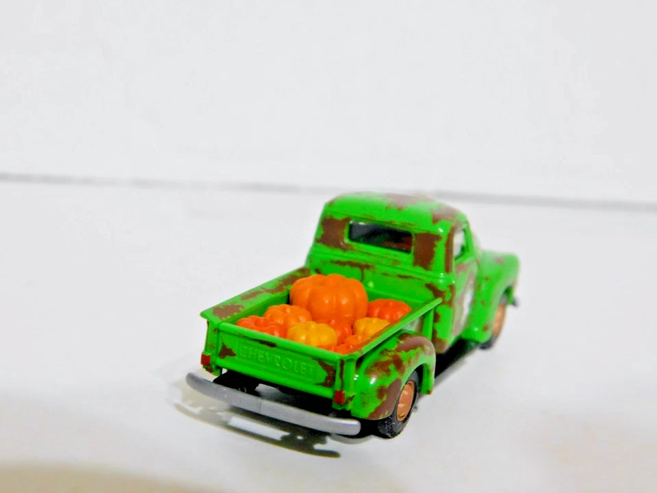 Busch 48240 1/87 1950 Chevy Pickup Farm Truck w/Pumpkins Ex Texaco Weathered NIB - Image 4 of 4