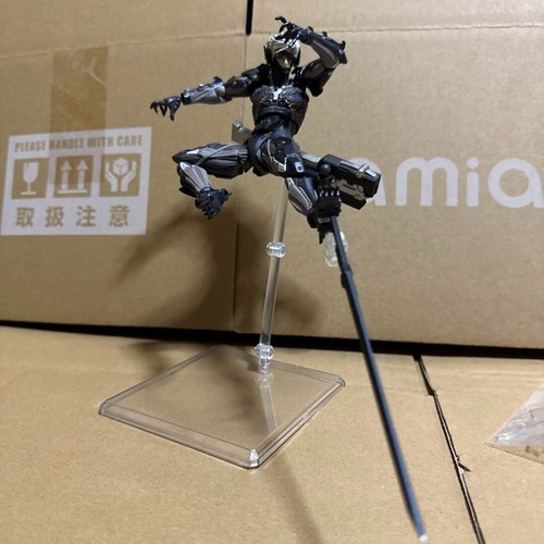 Figura Revoltech Yamaguchi METAL GEAR RISE VENGEANCE RAIDEN Nº140 KAIYODO - Imagen 9 de 10