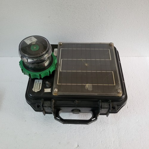 McDermott LED Barge Light BGLED Case Green Amber Solar Flashing (Used) - Picture 5 of 15