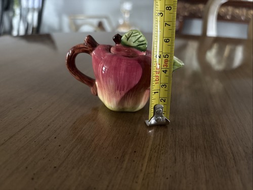 Tetera miniatura de cerámica con forma de manzana con tapa y mango - 2,5" H - Imagen 7 de 8
