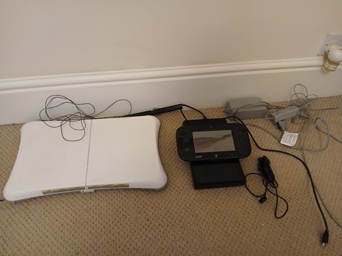 Wii U Console and Gamepad with Cables and 10 WII Games plus WII Board - Picture 3 of 4