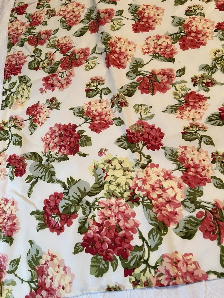 Waverly Tablecloth Outdoor Table Umbrella Fit w/ Zipper 67”L X 51W & 4 Placemats - Image 3 of 4