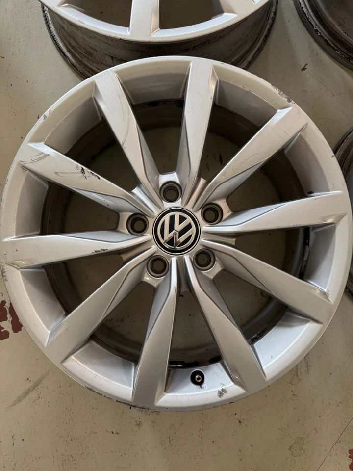 SET 4 cerchi lega volkswagen golf serie 6-7-8 tiguan t-roc "17 7.0J 5x112 ET 49 - Imagen 2 de 4