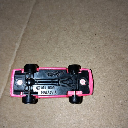Mattel Micro Hot Wheels 1983 rosa caldo Chevrolet Camaro IROC-Z - Foto 4 di 4