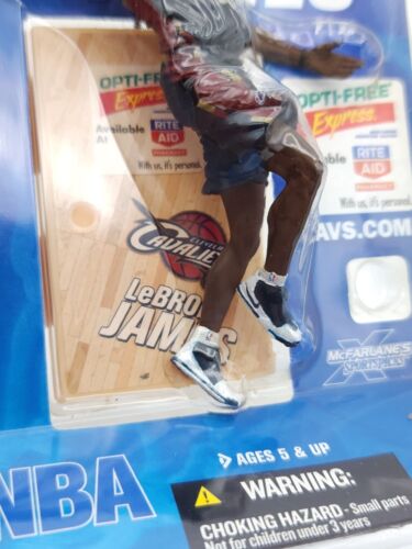 Mini figura de acción McFarlane Lebron James Cleveland Cavaliers 3" - Imagen 6 de 10
