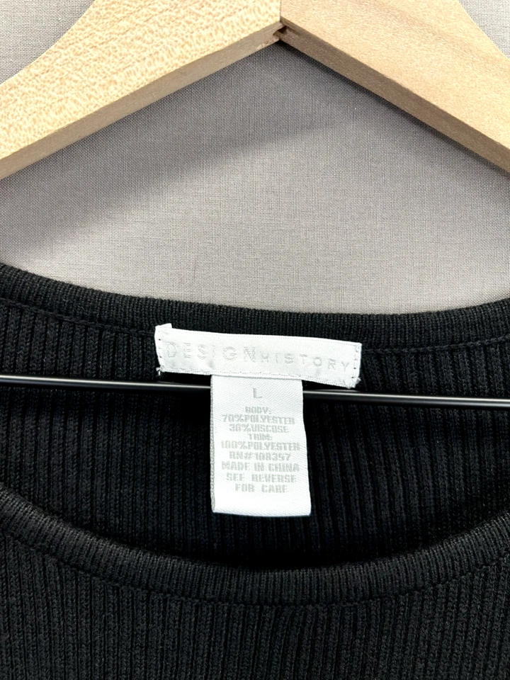 Camiseta negra Design History para mujer manga corta con volantes cuello redondo talla grande Foto 4 de 4