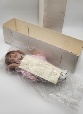 Lee Middleton ''Missy'' Doll Pink Forget-Me-Not Face New in Box