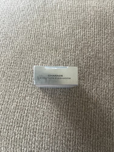 Mirabella Masquerade Pressed Eyeshadow Charade - Picture 2 of 2