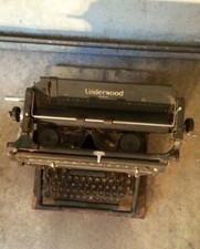 Antique Underwood Typewriter thumbnail
