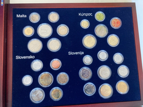 Nationale Kursmünzensätze aus 16 Euroländer im edlen Holzkassette end.108 Münzen - Bild 4 von 9