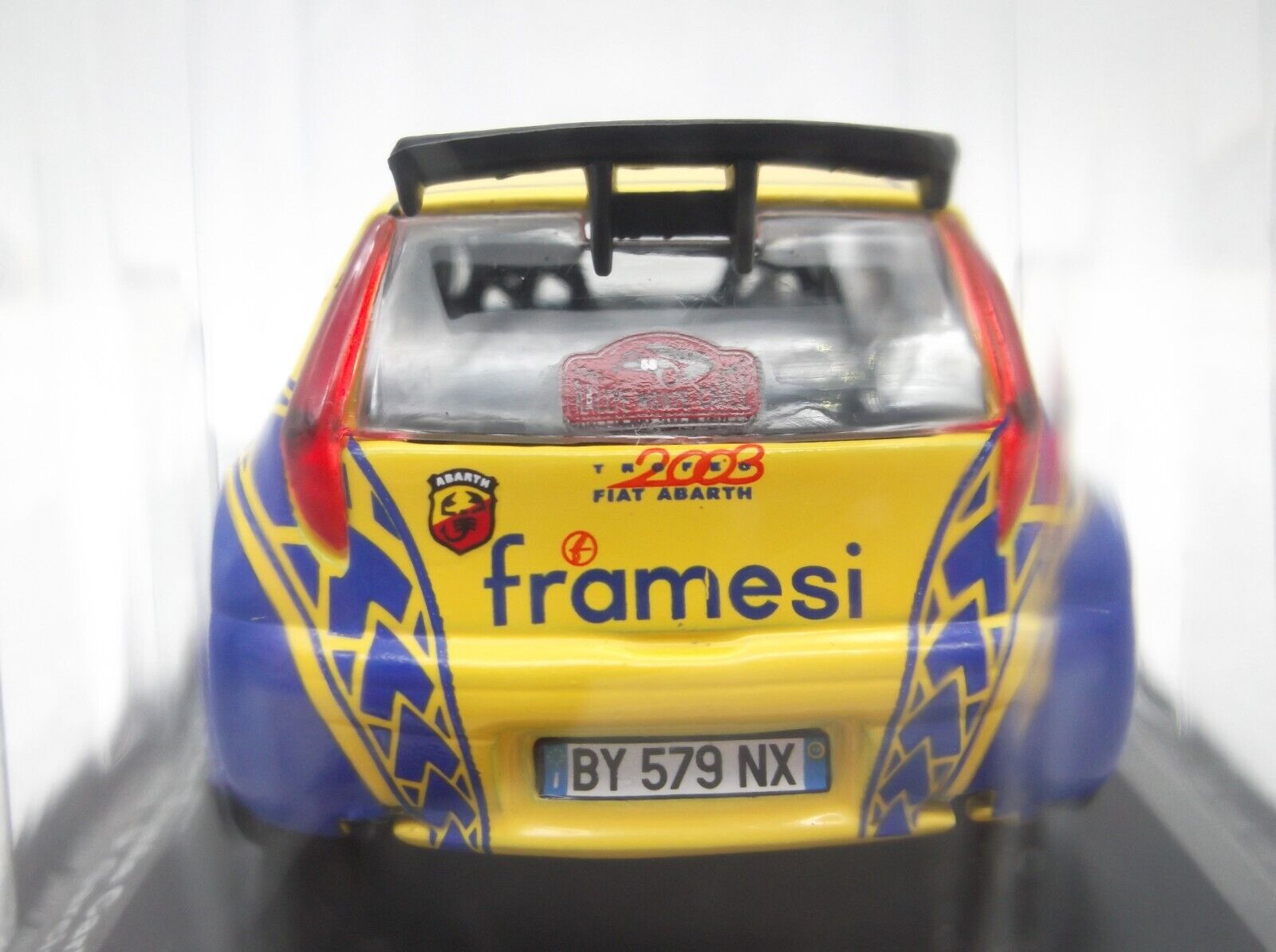Foto 9 di 12