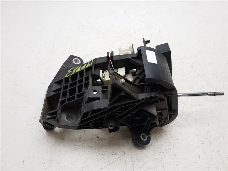 Palanca de cambios de transmisión Mazda 5 2008-2010 OEM CE12-46-100 Foto 3 de 4