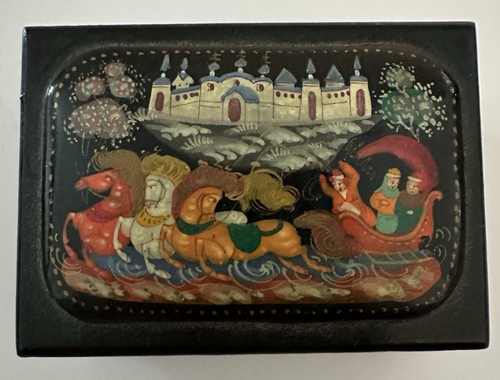 Vintage Traditional Russian Hand Painted Miniature Lacquered Trinket Jewelry Box - Picture 5 of 6