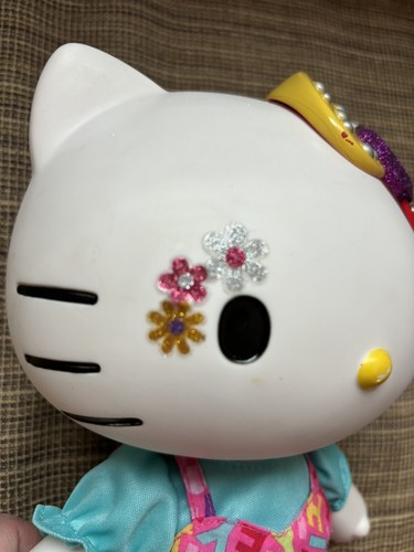 2013 HELLO KITTY Sanrio Large 13" Poseable Vinyl Doll by Blip Toys with clothes - Picture 4 of 15