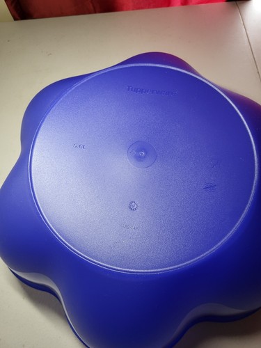 Tupperware Chip Bowl #4624A and Dip Bowls #4626A with 2 Lids #4627A Blue - Picture 5 of 5