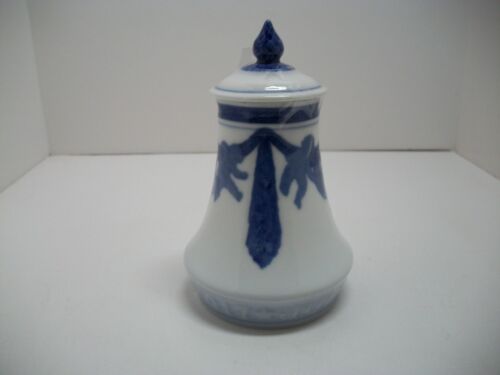 ROYAL COPENHAGEN VASE / 1917 / CHRISTMAS VASE / CHERUBS HANGING / 5 3/4"H X 3"W - Picture 2 of 4
