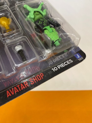 Roblox - Social Medusa Influencer with Selfie Stick - Action Figure Set - Picture 2 of 4