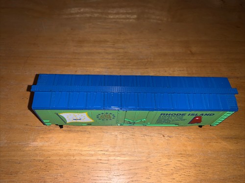 Vintage Tyco HO Scale State of the Union "Rhode Island" 50’ Plug Door Boxcar - Picture 3 of 5